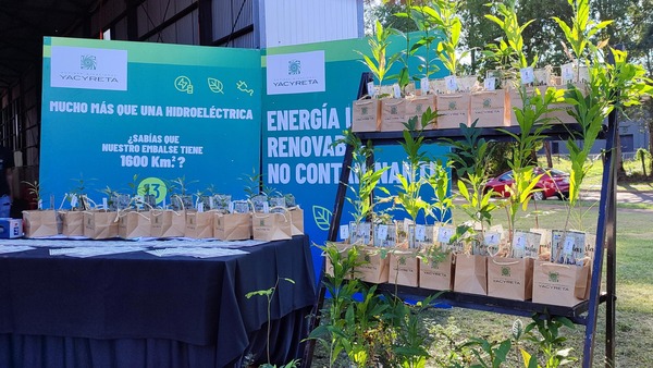 Por el Día del árbol, EBY entregó plantas de diferentes especies