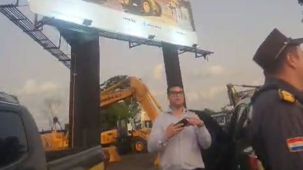 Video: Inspector de Caminera escupe a un hombre en Mariano Roque Alonso