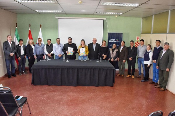 ACTO DE FIRMA DE MEMORANDUM DE ENTENDIMIENTO ENTRE LA GOBERNACIÓN DEL DEPARTAMENTO DE ITAPÚA Y LA CÁMARA DE COMERCIO PARAGUAY- TURQUÍA - Itapúa Noticias