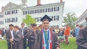 Joven paraguayo se recibió en dos carreras en EE. UU.