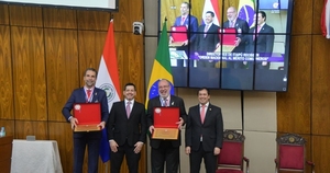 La Nación / Diputados entregó distinción a Itaipú por su cincuentenario