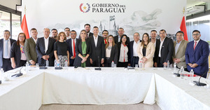 Intendentes de Paraguarí piden más salud y conectividad vial durante reunión con Peña
