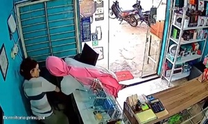 Cajera de local céntrico de Coronel Oviedo confrontó a asaltante y lo ahuyentó con un palo de repasar - OviedoPress