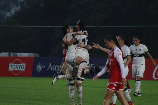 Olimpia y Libertad siguen compartiendo la cima en Fútbol Femenino - Fútbol - ABC Color