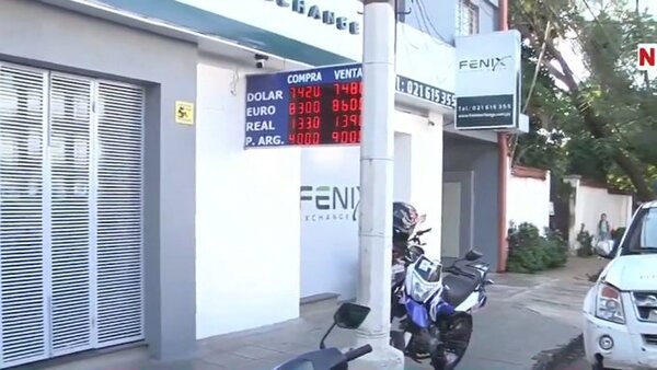 Policía recupera botín robado a casa de cambios y hay dos detenidos