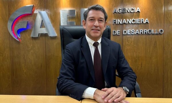 Economista Carlos Ávalos asume como nuevo miembro del directorio de la AFD