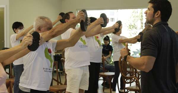 La Nación / Pacientes con Parkinson participaron de taller sobre prevención de caídas