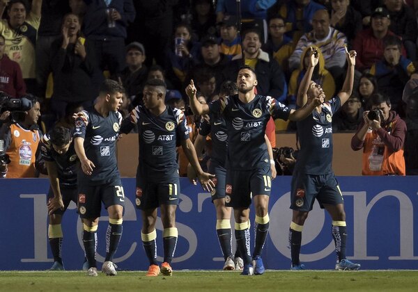 Versus / Fútbol mexicano anuncia "rigurosos" lineamientos para fichar extranjeros