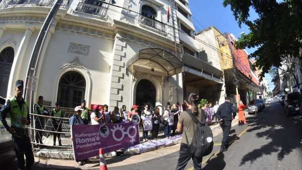 Mujeres piden a canciller defender la igualdad de género ante Asamblea de la OEA en Paraguay