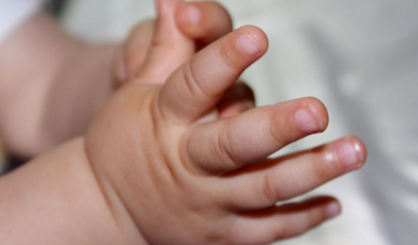 Beba de 10 meses muere en extrañas circunstancias