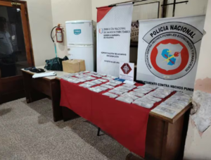 Detienen a curepa que intentó ingresar al país unos 4.000 dólares presuntamente truchos