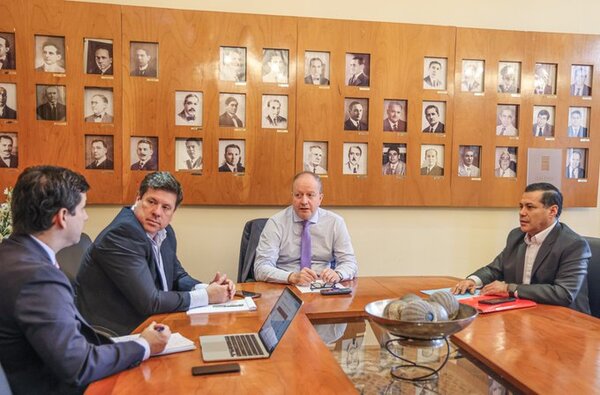 Austeridad y eficiencia en el uso de los recursos públicos pide Economía y Finanzas a la ANDE