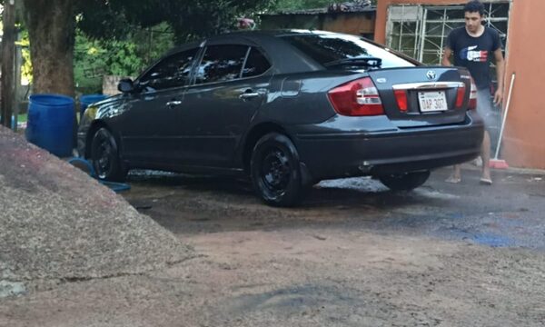 Mientras cenaba, delincuentes hurtaron su vehículo en Franco