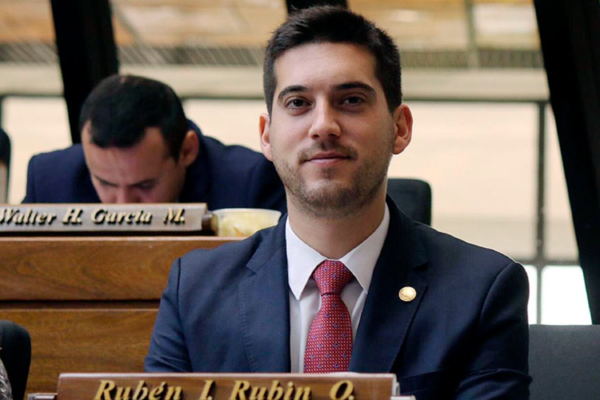 Diputado Rubín dijo que no había argumentos válidos para rechazar proyecto de aumento de impuesto al tabaco - Megacadena - Diario Digital