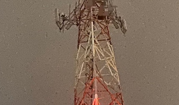 Rescatan a niño de 13 años que subió a una antena - Noticiero Paraguay