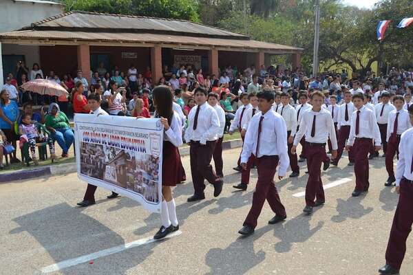 Estudiantes de Alto Paraguay siguen aguardando pago de becas de la Gobernación - Noticias del Chaco - ABC Color
