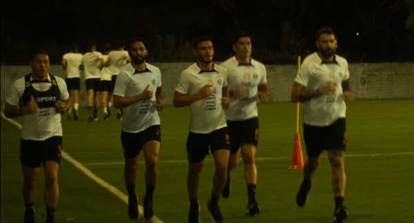 Versus / Olimpia anuncia de manera oficial la llegada de Alberto Espínola