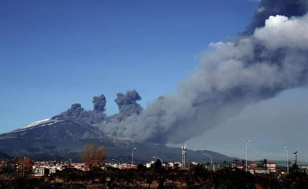 Video: Volcán Etna produce un fenómeno pocas veces visto - Ciencia - ABC Color