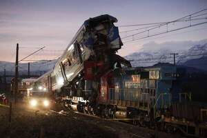 Impactante choque frontal de trenes en Chile - Mundo - ABC Color