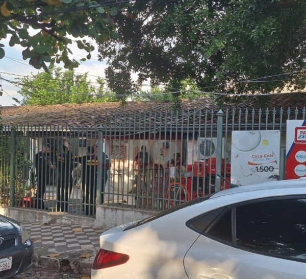 Detienen a ex guardiacárcel de Tacumbú por esquema de estafa desde la cárcel - ADN Digital