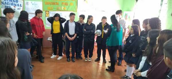 Orientan a adolescentes para comprender la etapa de pubertad y sus riesgos - La Clave