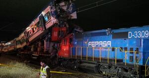 La Nación / Choque frontal de trenes en Chile deja dos muertos