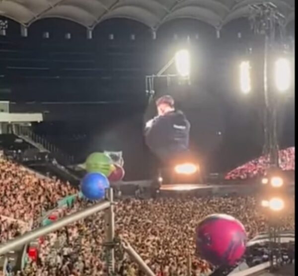 En concierto Europeo abuchearon a Coldplay