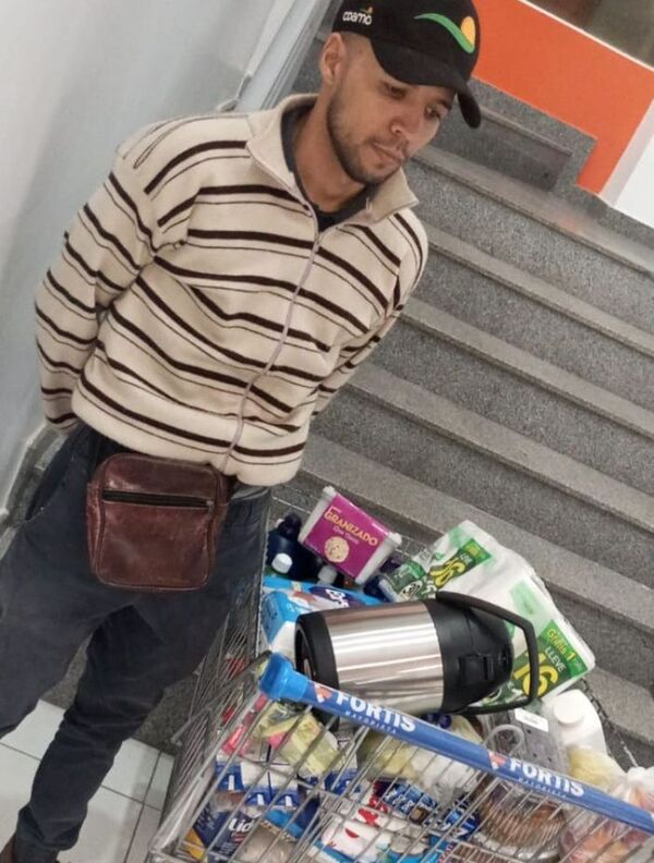 Brasileño intentó salir con mercaderias de un Supermercado sin pagar y fue detenido