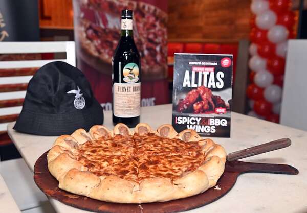 Pizza Hut lanza su nueva línea Crown Pizza para fanáticos del queso - Empresariales - ABC Color