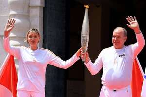 Alberto de Mónaco y su esposa Charlene portaron la antorcha olímpica - Gente - ABC Color