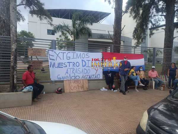 Limpiadoras del IPS explotadas con un sueldo miserable - Radio Imperio 106.7 FM