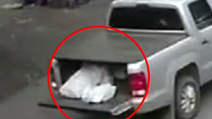 Nuevas imágenes de asalto en Villa Morra: Carrocería de camioneta se abrió en plena huida