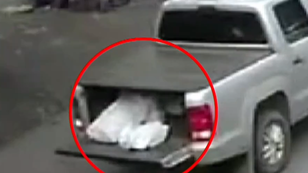 Nuevas imágenes de asalto en Villa Morra: Carrocería de camioneta se abrió en plena huida