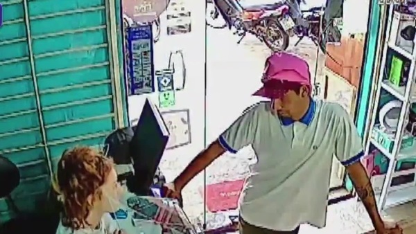 Le pidieron número de cédula del ladrón para tomarle la denuncia - Noticiero Paraguay
