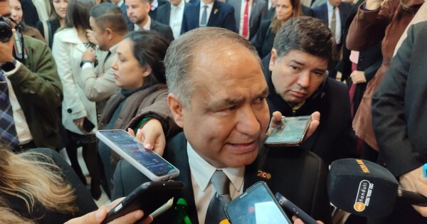 Esquivel pide a Diputados que los empresarios y los narcos paguen por sus abogados