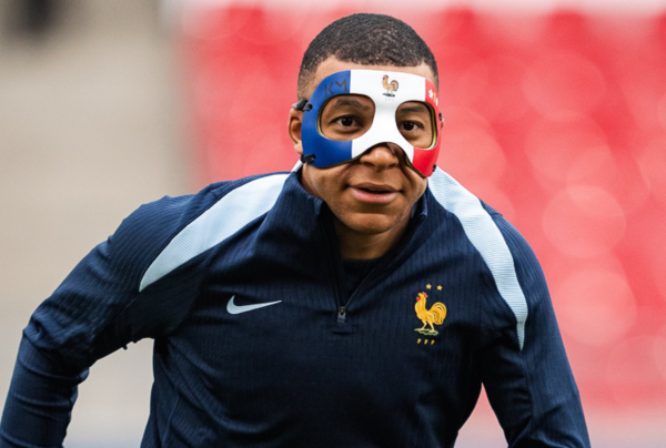 Versus / Mbappé ya se entrena con una máscara tras fracturarse la nariz