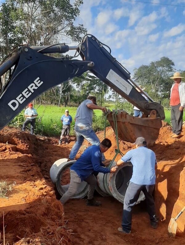 Tarea coordinada mejora camino vecinal en Jahape