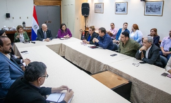 MEF transferir谩 a municipios recursos para cumplir contratos de alimentaci贸n escolar - Revista PLUS