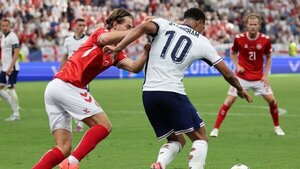 Inglaterra resiste a Dinamarca