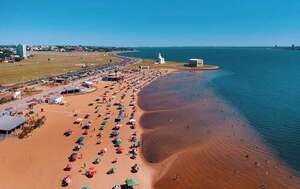 Video: los “atrevidos” que sueñan ver la playa de Asunción como la de Encarnación - Nacionales - ABC Color