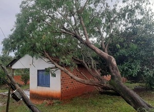 Temporal dejó importantes daños materiales y sin energía eléctrica a pobladores de Yatytay