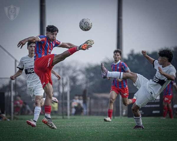Pese a derrota, Olimpia sigue al frente en las Juveniles - Fútbol - ABC Color