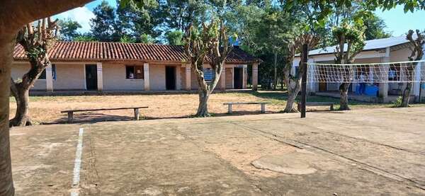 Padres de familia reclaman reposición de rubro en escuela del distrito de Gral. Bernardino Caballero - Nacionales - ABC Color
