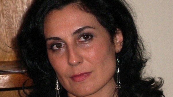 Irina Ráfols lanza emotivas historias en Encuentros Cercanos