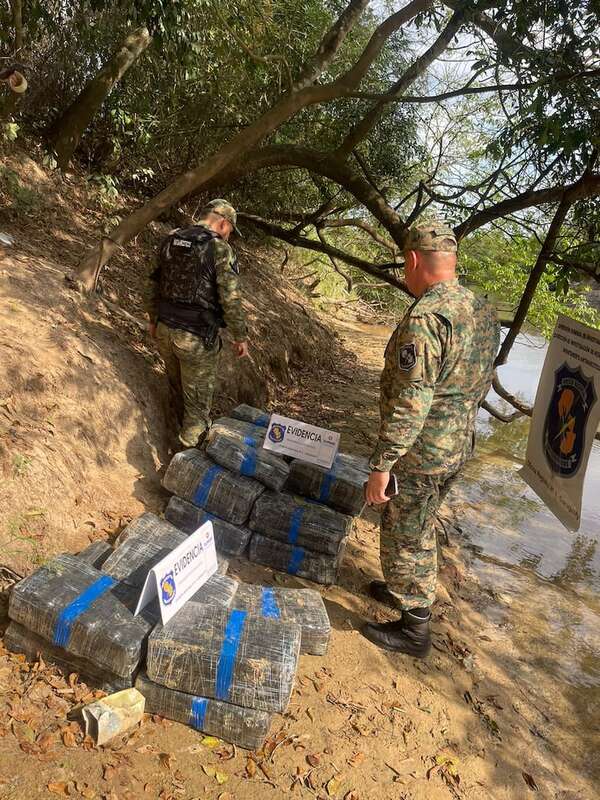 Video: Policía Nacional se enfrentó a un grupo narco en el río Jejui - Policiales - ABC Color