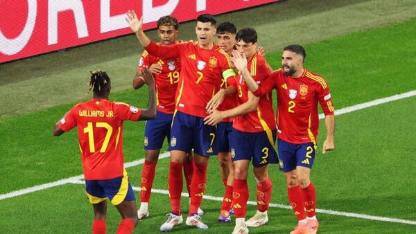 España desborda a Italia y se clasifica