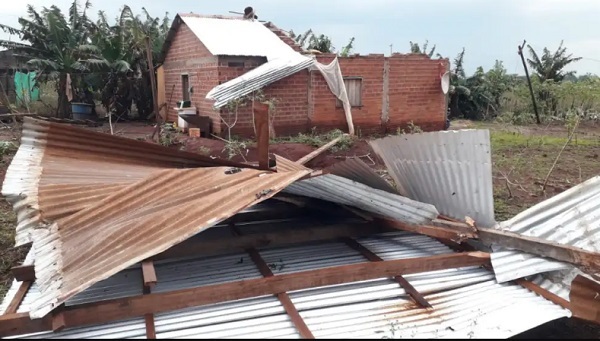 Temporal azota Yatytay: viviendas, escuela y silos dañados