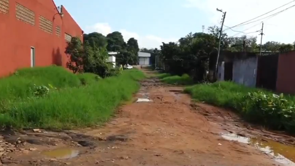 Vecinos de Mariano Roque Alonso denuncian calles en pésimas condiciones y desidia municipal