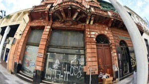 Asunción está minada de edificios que se convierten en aguantaderos