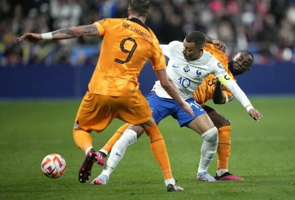 Versus / Países Bajos vs. Francia, duelo estelar del viernes en la Eurocopa